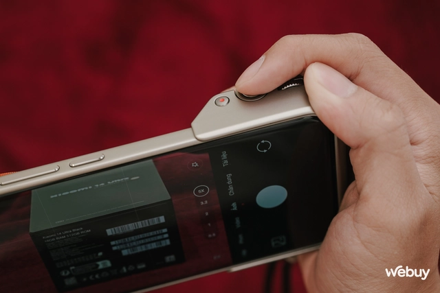 Mở hộp Xiaomi 14 Ultra chính hãng kèm bộ phụ kiện chụp ảnh cực chất: Máy ảnh compact giá hơn 30 triệu đồng dành cho các "dân chơi" Việt- Ảnh 17. Mở hộp Xiaomi 14 Ultra chính hãng kèm bộ phụ kiện chụp ảnh cực chất: Máy ảnh compact giá hơn 30 triệu đồng dành cho các "dân chơi" Việt- Ảnh 17.