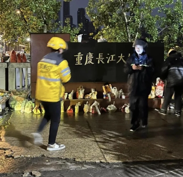 Game thủ 21 tuổi tự tử vì tình: Anh chi 1,8 tỷ đồng cho bạn gái trong 2 năm nhưng bạn gái chỉ trả lại gần 460 triệu sau khi anh qua đời!- Ảnh 4. Game thủ 21 tuổi tự tử vì tình: Anh chi 1,8 tỷ đồng cho bạn gái trong 2 năm nhưng bạn gái chỉ trả lại gần 460 triệu sau khi anh qua đời!- Ảnh 4.