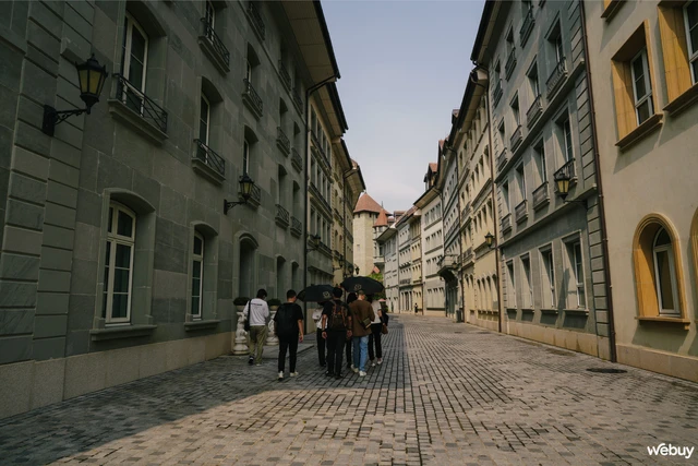 Sướng như nh&acirc;n vi&ecirc;n Huawei tại Thẩm Quyến: sống trong kiến tr&uacute;c Ch&acirc;u &Acirc;u, đắm m&igrave;nh trong tinh hoa văn học thế giới- Ảnh 5.