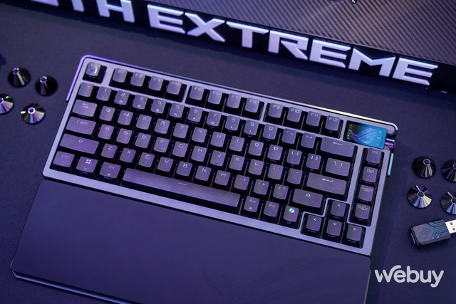 Trên tay loạt linh kiện 'đỉnh' ASUS đem tới Computex 2024: Màn hình Mini-LED 8K, chuột các-bon siêu nhẹ và bàn phím điều chỉnh được cảm giác gõ- Ảnh 7. Trên tay loạt linh kiện 'đỉnh' ASUS đem tới Computex 2024: Màn hình Mini-LED 8K, chuột các-bon siêu nhẹ và bàn phím điều chỉnh được cảm giác gõ- Ảnh 7.