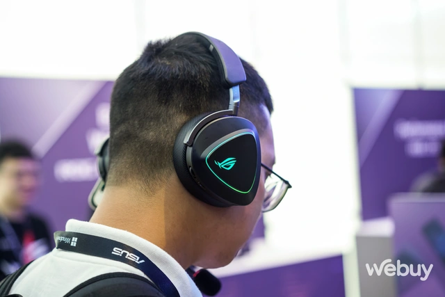 Trên tay loạt linh kiện 'đỉnh' ASUS đem tới Computex 2024: Màn hình Mini-LED 8K, chuột các-bon siêu nhẹ và bàn phím điều chỉnh được cảm giác gõ- Ảnh 17. Trên tay loạt linh kiện 'đỉnh' ASUS đem tới Computex 2024: Màn hình Mini-LED 8K, chuột các-bon siêu nhẹ và bàn phím điều chỉnh được cảm giác gõ- Ảnh 17.