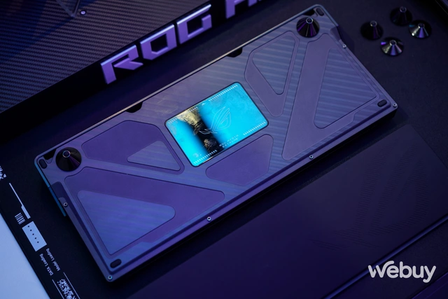 Trên tay loạt linh kiện 'đỉnh' ASUS đem tới Computex 2024: Màn hình Mini-LED 8K, chuột các-bon siêu nhẹ và bàn phím điều chỉnh được cảm giác gõ- Ảnh 12. Trên tay loạt linh kiện 'đỉnh' ASUS đem tới Computex 2024: Màn hình Mini-LED 8K, chuột các-bon siêu nhẹ và bàn phím điều chỉnh được cảm giác gõ- Ảnh 12.