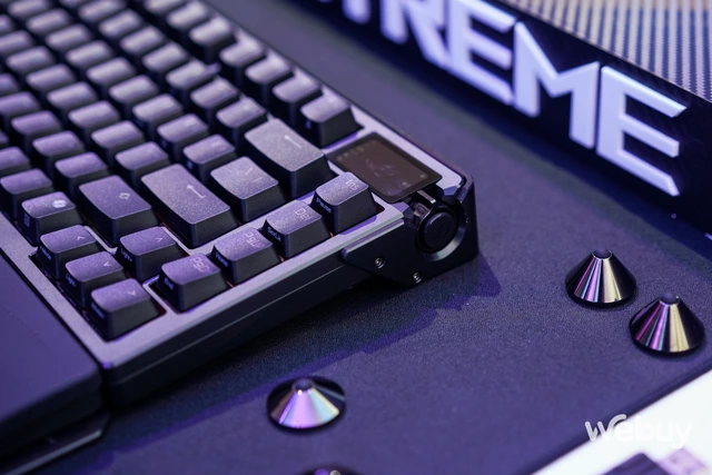 Trên tay loạt linh kiện 'đỉnh' ASUS đem tới Computex 2024: Màn hình Mini-LED 8K, chuột các-bon siêu nhẹ và bàn phím điều chỉnh được cảm giác gõ- Ảnh 9. Trên tay loạt linh kiện 'đỉnh' ASUS đem tới Computex 2024: Màn hình Mini-LED 8K, chuột các-bon siêu nhẹ và bàn phím điều chỉnh được cảm giác gõ- Ảnh 9.