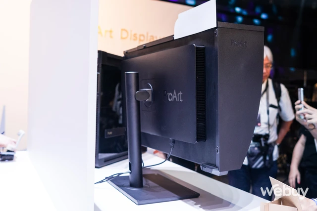 Trên tay loạt linh kiện 'đỉnh' ASUS đem tới Computex 2024: Màn hình Mini-LED 8K, chuột các-bon siêu nhẹ và bàn phím điều chỉnh được cảm giác gõ- Ảnh 22. Trên tay loạt linh kiện 'đỉnh' ASUS đem tới Computex 2024: Màn hình Mini-LED 8K, chuột các-bon siêu nhẹ và bàn phím điều chỉnh được cảm giác gõ- Ảnh 22.