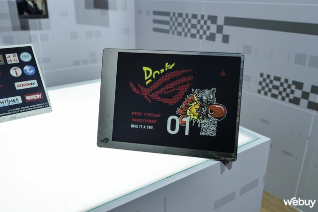 Asus trình làng ý tưởng laptop có hai màn hình nhưng một trong hai chỉ để... trang trí- Ảnh 1. Asus trình làng ý tưởng laptop có hai màn hình nhưng một trong hai chỉ để... trang trí- Ảnh 1.