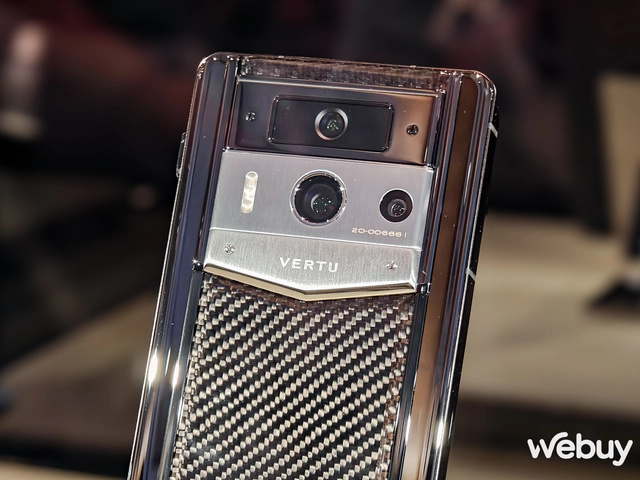 Đây là chiếc điện thoại Vertu vừa ra mắt: Chip Snapdragon từ 2 năm trước, giá không phải ai cũng mua được- Ảnh 10. Đây là chiếc điện thoại Vertu vừa ra mắt: Chip Snapdragon từ 2 năm trước, giá không phải ai cũng mua được- Ảnh 10.