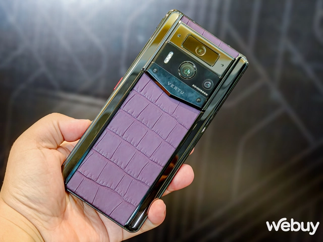 Đây là chiếc điện thoại Vertu vừa ra mắt: Chip Snapdragon từ 2 năm trước, giá không phải ai cũng mua được- Ảnh 11. Đây là chiếc điện thoại Vertu vừa ra mắt: Chip Snapdragon từ 2 năm trước, giá không phải ai cũng mua được- Ảnh 11.