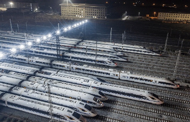 Làm thế nào để phanh một đoàn tàu đang chạy với tốc độ 350km/h trong trường hợp khẩn cấp? - Ảnh 2. Làm thế nào để phanh một đoàn tàu đang chạy với tốc độ 350km/h trong trường hợp khẩn cấp? - Ảnh 2.