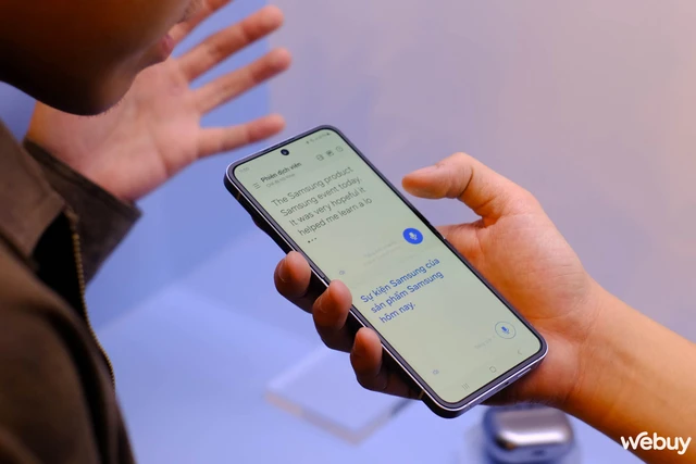 Cận cảnh Galaxy Z Flip6: Lần đầu tiên có pin 4.000mAh, RAM 12GB tiêu chuẩn, camera 50MP, viền nhám, loạt tính năng Galaxy AI mới- Ảnh 18. Cận cảnh Galaxy Z Flip6: Lần đầu tiên có pin 4.000mAh, RAM 12GB tiêu chuẩn, camera 50MP, viền nhám, loạt tính năng Galaxy AI mới- Ảnh 18.