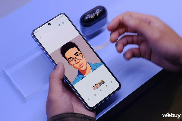 Cận cảnh Galaxy Z Flip6: Lần đầu tiên có pin 4.000mAh, RAM 12GB tiêu chuẩn, camera 50MP, viền nhám, loạt tính năng Galaxy AI mới- Ảnh 22. Cận cảnh Galaxy Z Flip6: Lần đầu tiên có pin 4.000mAh, RAM 12GB tiêu chuẩn, camera 50MP, viền nhám, loạt tính năng Galaxy AI mới- Ảnh 22.