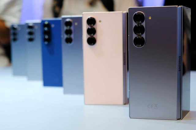 Đây là màu sắc mới cực đẹp của Galaxy Z Fold6 và Z Flip6 mà bạn sẽ chỉ có thể mua trực tuyến: Có cả phiên bản mặt lưng giả vân carbon mới lạ- Ảnh 1. Đây là màu sắc mới cực đẹp của Galaxy Z Fold6 và Z Flip6 mà bạn sẽ chỉ có thể mua trực tuyến: Có cả phiên bản mặt lưng giả vân carbon mới lạ- Ảnh 1.