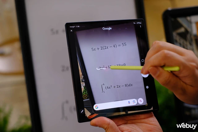 Cận cảnh Galaxy Z Flip6: Lần đầu tiên có pin 4.000mAh, RAM 12GB tiêu chuẩn, camera 50MP, viền nhám, loạt tính năng Galaxy AI mới- Ảnh 23. Cận cảnh Galaxy Z Flip6: Lần đầu tiên có pin 4.000mAh, RAM 12GB tiêu chuẩn, camera 50MP, viền nhám, loạt tính năng Galaxy AI mới- Ảnh 23.