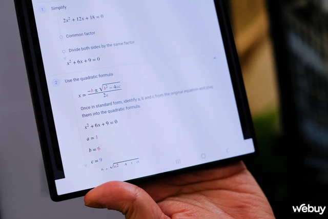 Cận cảnh Galaxy Z Flip6: Lần đầu tiên có pin 4.000mAh, RAM 12GB tiêu chuẩn, camera 50MP, viền nhám, loạt tính năng Galaxy AI mới- Ảnh 24. Cận cảnh Galaxy Z Flip6: Lần đầu tiên có pin 4.000mAh, RAM 12GB tiêu chuẩn, camera 50MP, viền nhám, loạt tính năng Galaxy AI mới- Ảnh 24.