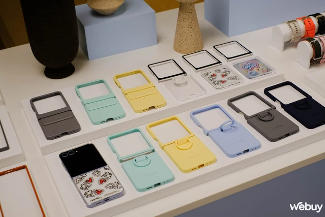 Cận cảnh Galaxy Z Flip6: Lần đầu tiên có pin 4.000mAh, RAM 12GB tiêu chuẩn, camera 50MP, viền nhám, loạt tính năng Galaxy AI mới- Ảnh 26. Cận cảnh Galaxy Z Flip6: Lần đầu tiên có pin 4.000mAh, RAM 12GB tiêu chuẩn, camera 50MP, viền nhám, loạt tính năng Galaxy AI mới- Ảnh 26.