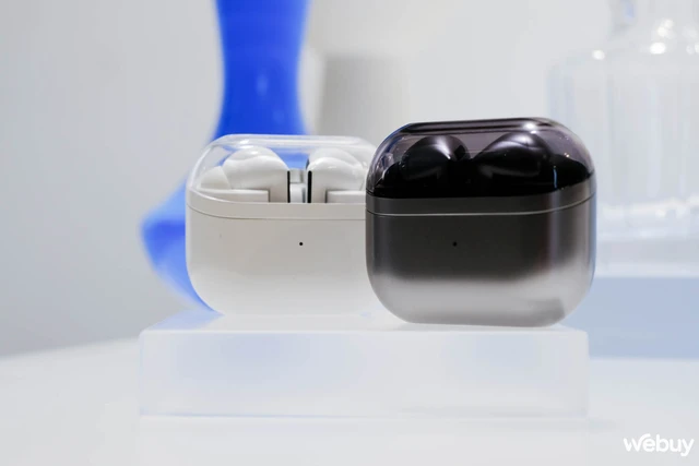 Trên tay Samsung Galaxy Buds3 Series: Thiết kế hoàn toàn mới với đèn LED, tích hợp AI, muốn có In-ear thì phải "lên Pro"- Ảnh 16. Trên tay Samsung Galaxy Buds3 Series: Thiết kế hoàn toàn mới với đèn LED, tích hợp AI, muốn có In-ear thì phải "lên Pro"- Ảnh 16.