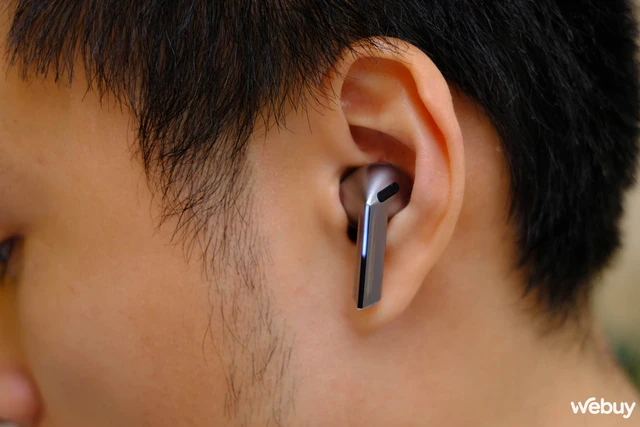 Trên tay Samsung Galaxy Buds3 Series: Thiết kế hoàn toàn mới với đèn LED, tích hợp AI, muốn có In-ear thì phải "lên Pro"- Ảnh 8. Trên tay Samsung Galaxy Buds3 Series: Thiết kế hoàn toàn mới với đèn LED, tích hợp AI, muốn có In-ear thì phải "lên Pro"- Ảnh 8.