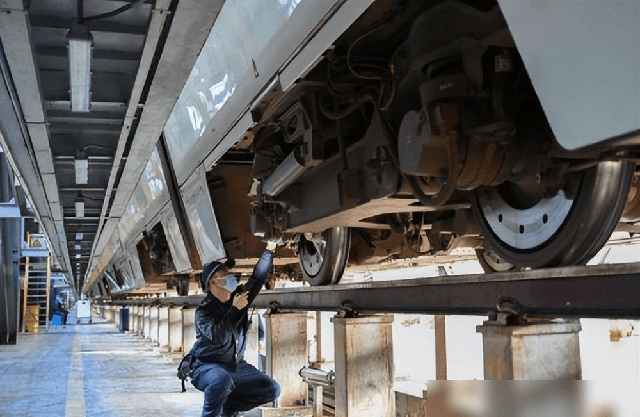 Tại sao phải phun cát xuống đường ray khi tàu đang chạy?- Ảnh 5. Tại sao phải phun cát xuống đường ray khi tàu đang chạy?- Ảnh 5.