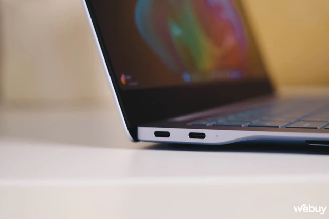Cận cảnh Samsung Galaxy Book4 Edge: Laptop Snapdragon X Elite mạnh nhất, màn hình AMOLED 120Hz cực đẹp, tiếc rằng muốn mua chỉ có hàng xách tay- Ảnh 12. Cận cảnh Samsung Galaxy Book4 Edge: Laptop Snapdragon X Elite mạnh nhất, màn hình AMOLED 120Hz cực đẹp, tiếc rằng muốn mua chỉ có hàng xách tay- Ảnh 12.