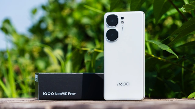 Lại là các "pháp sư" Trung Hoa: Ra mắt điện thoại giá chỉ hơn 10 triệu nhưng dùng chip Snapdragon 8 Gen 3, màn hình AMOLED 144Hz, sạc nhanh 120W- Ảnh 2. Lại là các "pháp sư" Trung Hoa: Ra mắt điện thoại giá chỉ hơn 10 triệu nhưng dùng chip Snapdragon 8 Gen 3, màn hình AMOLED 144Hz, sạc nhanh 120W- Ảnh 2.