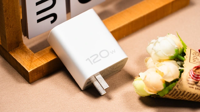 Lại là các "pháp sư" Trung Hoa: Ra mắt điện thoại giá chỉ hơn 10 triệu nhưng dùng chip Snapdragon 8 Gen 3, màn hình AMOLED 144Hz, sạc nhanh 120W- Ảnh 7. Lại là các "pháp sư" Trung Hoa: Ra mắt điện thoại giá chỉ hơn 10 triệu nhưng dùng chip Snapdragon 8 Gen 3, màn hình AMOLED 144Hz, sạc nhanh 120W- Ảnh 7.