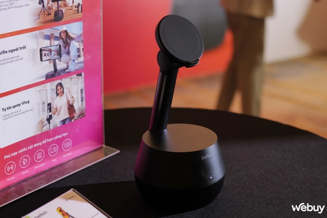 Đế Magsafe biến iPhone thành trợ thủ đắc lực cho người làm nội dung: Tự động bám bắt chủ thể, đi tới đâu nét tới đó- Ảnh 2. Đế Magsafe biến iPhone thành trợ thủ đắc lực cho người làm nội dung: Tự động bám bắt chủ thể, đi tới đâu nét tới đó- Ảnh 2.