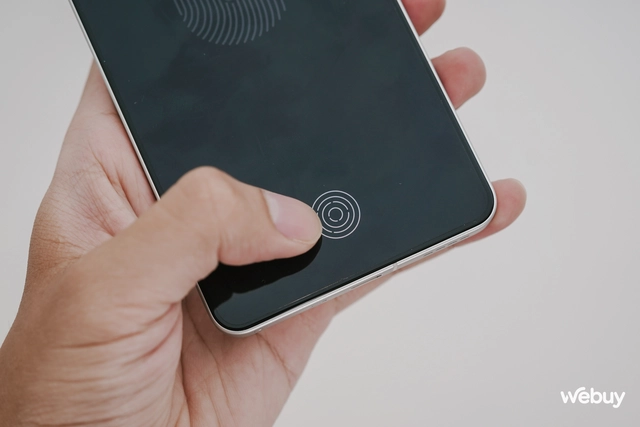 Trên tay điện thoại Snapdragon 8 Gen 3 rẻ nhất thế giới: Giá chưa tới 10 triệu đồng, pin 5800mAh, sạc 120W nhưng dùng ở Việt Nam phải lưu ý điều này- Ảnh 11. Trên tay điện thoại Snapdragon 8 Gen 3 rẻ nhất thế giới: Giá chưa tới 10 triệu đồng, pin 5800mAh, sạc 120W nhưng dùng ở Việt Nam phải lưu ý điều này- Ảnh 11.