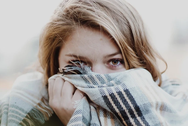 Tại sao phụ nữ lại nhạy cảm với c&aacute;i lạnh hơn nam giới?- Ảnh 2.