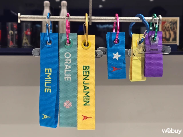 Cầm Galaxy Z Fold6 đến thăm cửa hàng Olympic có-một-không-hai của Samsung tại Paris- Ảnh 25. Cầm Galaxy Z Fold6 đến thăm cửa hàng Olympic có-một-không-hai của Samsung tại Paris- Ảnh 25.