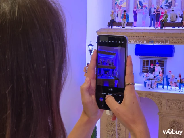 Cầm Galaxy Z Fold6 đến thăm cửa hàng Olympic có-một-không-hai của Samsung tại Paris- Ảnh 18. Cầm Galaxy Z Fold6 đến thăm cửa hàng Olympic có-một-không-hai của Samsung tại Paris- Ảnh 18.