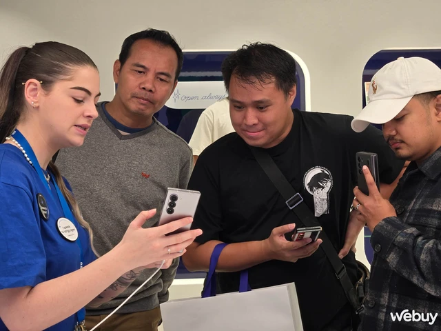 Cầm Galaxy Z Fold6 đến thăm cửa hàng Olympic có-một-không-hai của Samsung tại Paris- Ảnh 13. Cầm Galaxy Z Fold6 đến thăm cửa hàng Olympic có-một-không-hai của Samsung tại Paris- Ảnh 13.