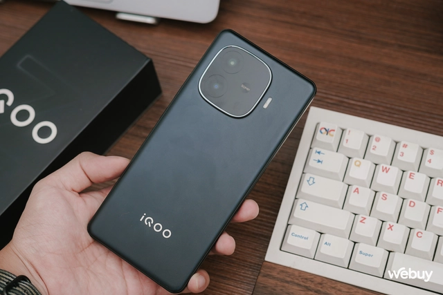 Smartphone này giá chỉ 4,9 triệu đồng: Màn hình OLED 144Hz, chip Snapdragon 7 Gen 3, camera 50MP, pin 6.000mAh- Ảnh 4. Smartphone này giá chỉ 4,9 triệu đồng: Màn hình OLED 144Hz, chip Snapdragon 7 Gen 3, camera 50MP, pin 6.000mAh- Ảnh 4.