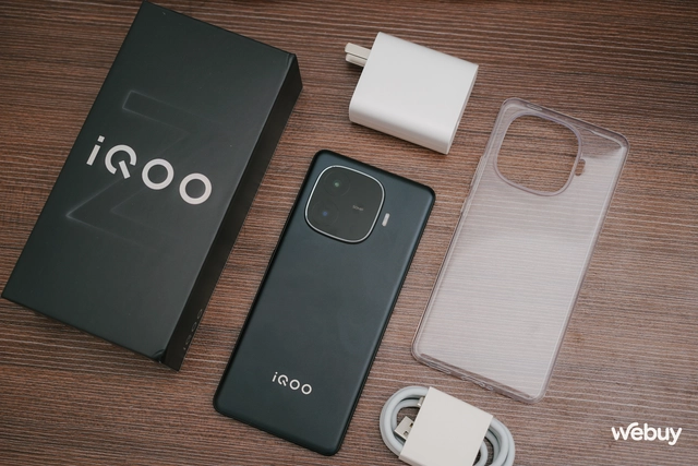 Smartphone này giá chỉ 4,9 triệu đồng: Màn hình OLED 144Hz, chip Snapdragon 7 Gen 3, camera 50MP, pin 6.000mAh- Ảnh 2. Smartphone này giá chỉ 4,9 triệu đồng: Màn hình OLED 144Hz, chip Snapdragon 7 Gen 3, camera 50MP, pin 6.000mAh- Ảnh 2.