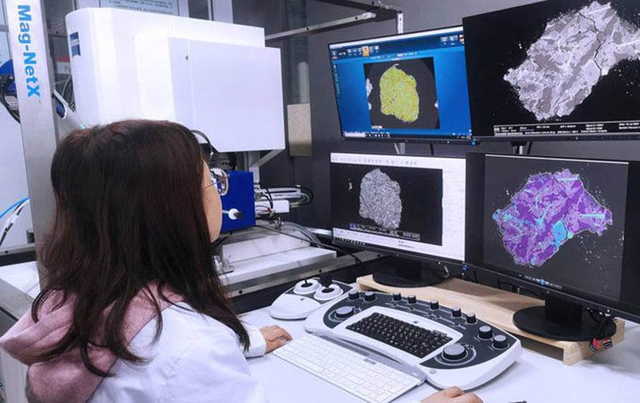 T&agrave;u vũ trụ Trung Quốc ph&aacute;t hiện loại vật liệu "thần kỳ" tr&ecirc;n bề mặt Mặt Trăng: Đột ph&aacute; như thế n&agrave;o m&agrave; được coi l&agrave; 'v&agrave;ng đen' của thế kỷ 21?- Ảnh 1.