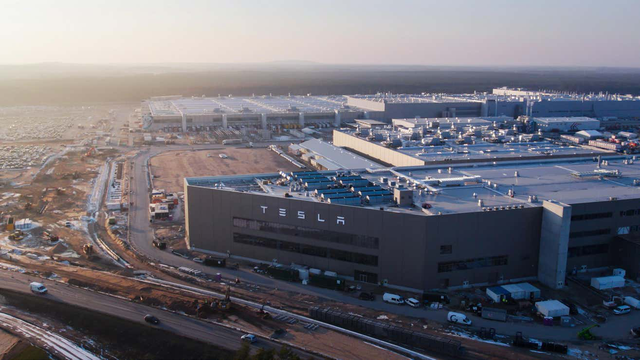 Tesla mở 'hộp đêm kỳ quặc nhất thế giới' tại Berlin Gigafactory- Ảnh 1. Tesla mở 'hộp đêm kỳ quặc nhất thế giới' tại Berlin Gigafactory- Ảnh 1.