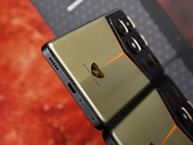 Cận cảnh rõ nét điện thoại Lamborghini của Xiaomi: Thiết kế cao cấp, hầm hố, hiệu năng cực mạnh- Ảnh 8. Cận cảnh rõ nét điện thoại Lamborghini của Xiaomi: Thiết kế cao cấp, hầm hố, hiệu năng cực mạnh- Ảnh 8.