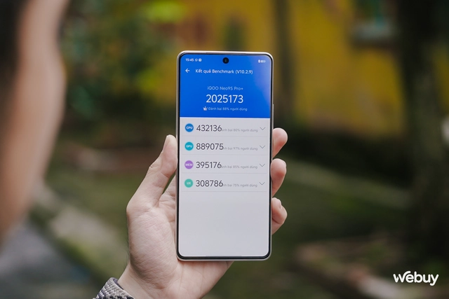 Trên tay điện thoại Snapdragon 8 Gen 3 giá chỉ hơn 10 triệu đồng: Mặt lưng kính, màn hình OLED 144Hz, sạc siêu nhanh 120W, có tiếng Việt sẵn- Ảnh 16. Trên tay điện thoại Snapdragon 8 Gen 3 giá chỉ hơn 10 triệu đồng: Mặt lưng kính, màn hình OLED 144Hz, sạc siêu nhanh 120W, có tiếng Việt sẵn- Ảnh 16.