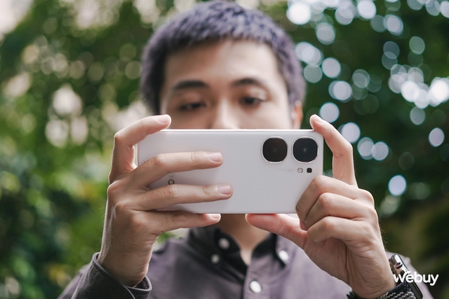 Trên tay điện thoại Snapdragon 8 Gen 3 giá chỉ hơn 10 triệu đồng: Mặt lưng kính, màn hình OLED 144Hz, sạc siêu nhanh 120W, có tiếng Việt sẵn- Ảnh 22. Trên tay điện thoại Snapdragon 8 Gen 3 giá chỉ hơn 10 triệu đồng: Mặt lưng kính, màn hình OLED 144Hz, sạc siêu nhanh 120W, có tiếng Việt sẵn- Ảnh 22.