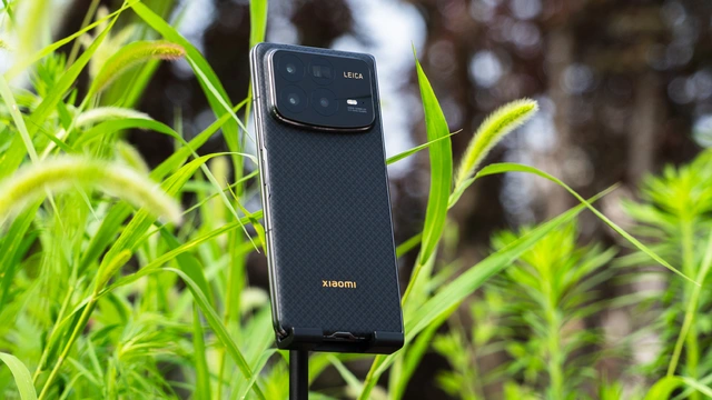 Đây là điện thoại gập mới của Xiaomi: Thiết kế siêu mỏng nhẹ, mặt lưng sợi carbon, chống nước IPX8, giá rẻ hơn nhiều so với Galaxy Z Fold6- Ảnh 5. Đây là điện thoại gập mới của Xiaomi: Thiết kế siêu mỏng nhẹ, mặt lưng sợi carbon, chống nước IPX8, giá rẻ hơn nhiều so với Galaxy Z Fold6- Ảnh 5.