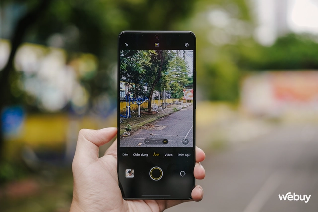 Điện thoại này giá chỉ 7 triệu đồng: Hiệu năng cực mạnh với chip Snapdragon 8s Gen 3, màn OLED 144Hz kèm pin 6.000mAh và sạc 80W- Ảnh 8. Điện thoại này giá chỉ 7 triệu đồng: Hiệu năng cực mạnh với chip Snapdragon 8s Gen 3, màn OLED 144Hz kèm pin 6.000mAh và sạc 80W- Ảnh 8.