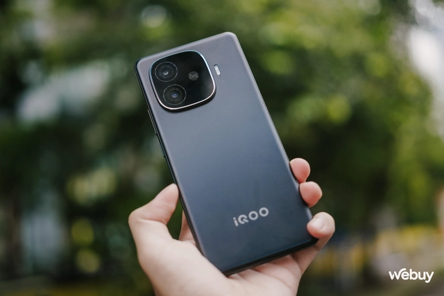 Điện thoại này giá chỉ 7 triệu đồng: Hiệu năng cực mạnh với chip Snapdragon 8s Gen 3, màn OLED 144Hz kèm pin 6.000mAh và sạc 80W- Ảnh 2. Điện thoại này giá chỉ 7 triệu đồng: Hiệu năng cực mạnh với chip Snapdragon 8s Gen 3, màn OLED 144Hz kèm pin 6.000mAh và sạc 80W- Ảnh 2.