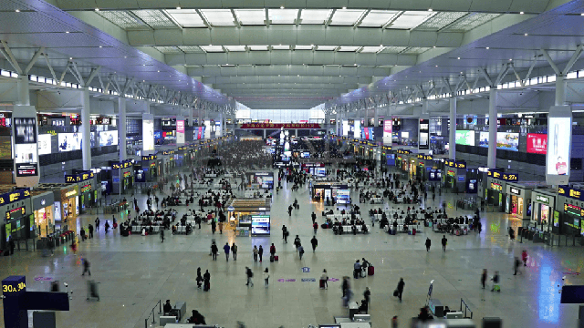 Vì sao ga tàu cao tốc ở Trung Quốc phải xây cao hàng chục mét? - Ảnh 4. Vì sao ga tàu cao tốc ở Trung Quốc phải xây cao hàng chục mét? - Ảnh 4.