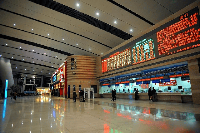 Vì sao ga tàu cao tốc ở Trung Quốc phải xây cao hàng chục mét? - Ảnh 6. Vì sao ga tàu cao tốc ở Trung Quốc phải xây cao hàng chục mét? - Ảnh 6.