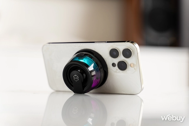 Loa mini này tích hợp Magsafe hút dính vào lưng iPhone, âm thanh trầm ấm, thêm LED đổi màu, giá sale khoảng 400.000đ- Ảnh 19. Loa mini này tích hợp Magsafe hút dính vào lưng iPhone, âm thanh trầm ấm, thêm LED đổi màu, giá sale khoảng 400.000đ- Ảnh 19.