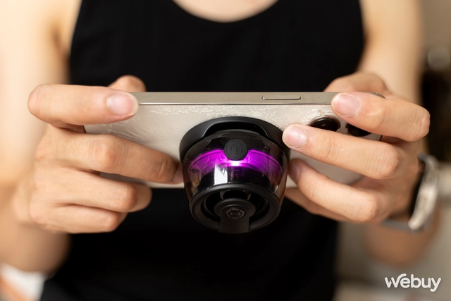 Loa mini này tích hợp Magsafe hút dính vào lưng iPhone, âm thanh trầm ấm, thêm LED đổi màu, giá sale khoảng 400.000đ- Ảnh 18. Loa mini này tích hợp Magsafe hút dính vào lưng iPhone, âm thanh trầm ấm, thêm LED đổi màu, giá sale khoảng 400.000đ- Ảnh 18.