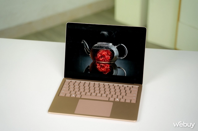 Trên tay Surface Laptop 7 dùng Snapdragon X Elite hàng hiếm tại Việt Nam: Chiếc Macbook của thế giới Windows là đây?- Ảnh 5. Trên tay Surface Laptop 7 dùng Snapdragon X Elite hàng hiếm tại Việt Nam: Chiếc Macbook của thế giới Windows là đây?- Ảnh 5.