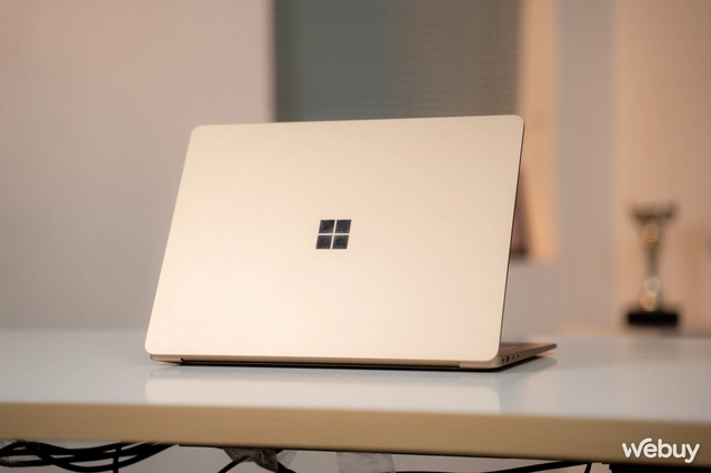 Trên tay Surface Laptop 7 dùng Snapdragon X Elite hàng hiếm tại Việt Nam: Chiếc Macbook của thế giới Windows là đây?- Ảnh 24. Trên tay Surface Laptop 7 dùng Snapdragon X Elite hàng hiếm tại Việt Nam: Chiếc Macbook của thế giới Windows là đây?- Ảnh 24.