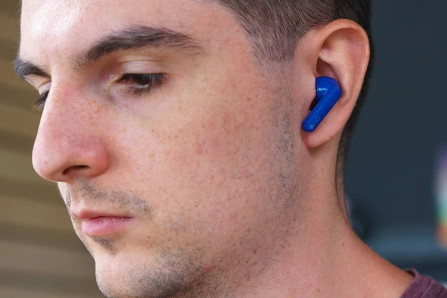 Tai nghe không dây này có thiết kế độc lạ, chất âm ngon nghẻ, có chống ồn chủ động, pin 32 giờ, giá 1,5 triệu đồng- Ảnh 8. Tai nghe không dây này có thiết kế độc lạ, chất âm ngon nghẻ, có chống ồn chủ động, pin 32 giờ, giá 1,5 triệu đồng- Ảnh 8.