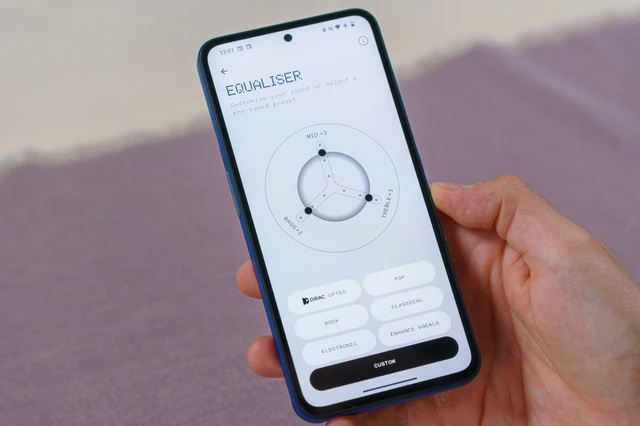 Tai nghe không dây này có thiết kế độc lạ, chất âm ngon nghẻ, có chống ồn chủ động, pin 32 giờ, giá 1,5 triệu đồng- Ảnh 12. Tai nghe không dây này có thiết kế độc lạ, chất âm ngon nghẻ, có chống ồn chủ động, pin 32 giờ, giá 1,5 triệu đồng- Ảnh 12.