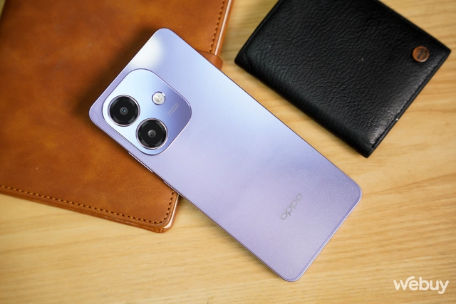 'Tra tấn' OPPO A3 để thử độ bền quân đội: Ngâm nước, ném cầu thang và cán xe qua- Ảnh 1. 'Tra tấn' OPPO A3 để thử độ bền quân đội: Ngâm nước, ném cầu thang và cán xe qua- Ảnh 1.