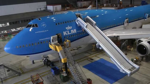 Tại sao chúng ta phải lên máy bay từ phía bên trái của máy bay?- Ảnh 4. Tại sao chúng ta phải lên máy bay từ phía bên trái của máy bay?- Ảnh 4.